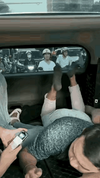 能做出这事的，一般认识很多年了。