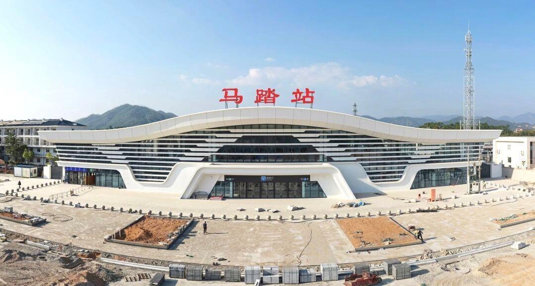 提起马踏就让人想起“马踏飞燕”，它是我国旅游的标志，也是禁止出国展览的文物之一，