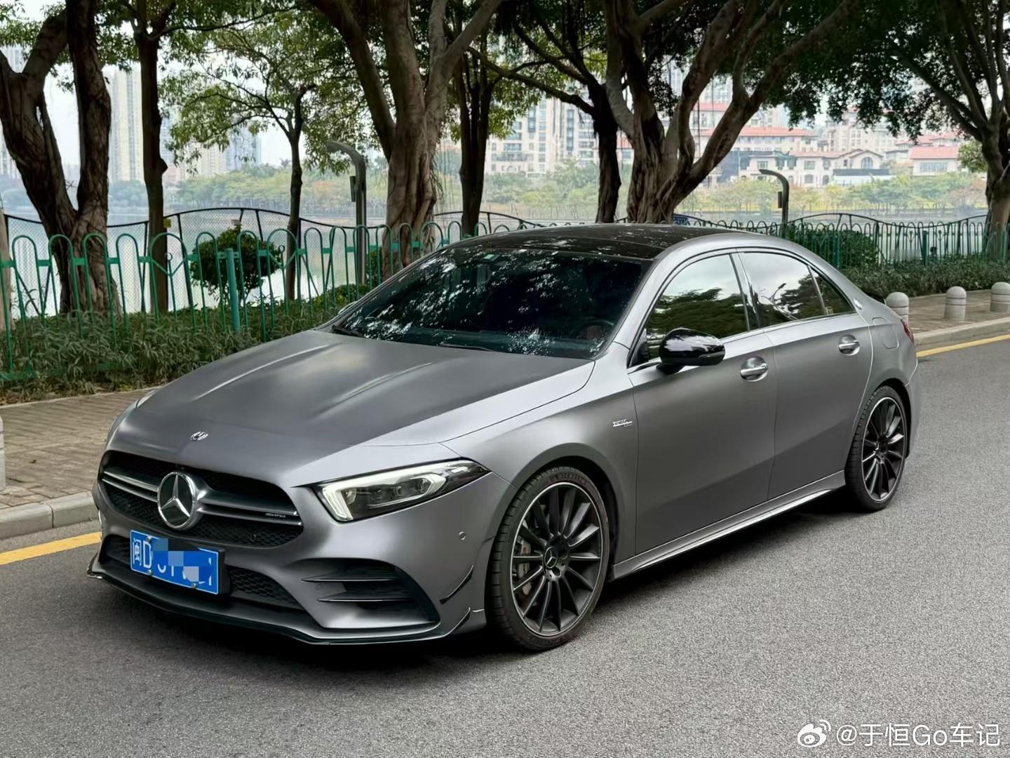 朋友想买台几万块的宝马MINI来店里看上了这台8万多的19年的奔驰A200L要走