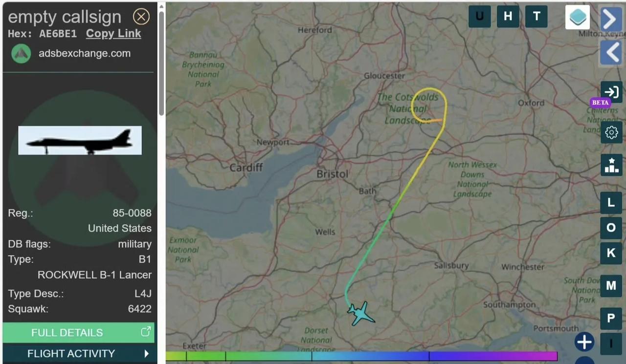 自从在伊拉克坠毁一架KC-135R加油机之后，中东空域的美军加油机基本上都打开了
