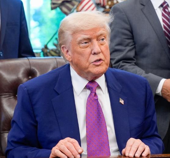 特朗普5月17日发文说：“我将于周一上午10点与俄罗斯总统弗拉基米尔·普京进行电