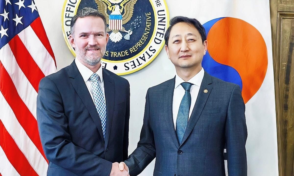 韩国迅速妥协当地时间4月24日，韩美两国在华盛顿举行高级贸易磋商，随后双方均承