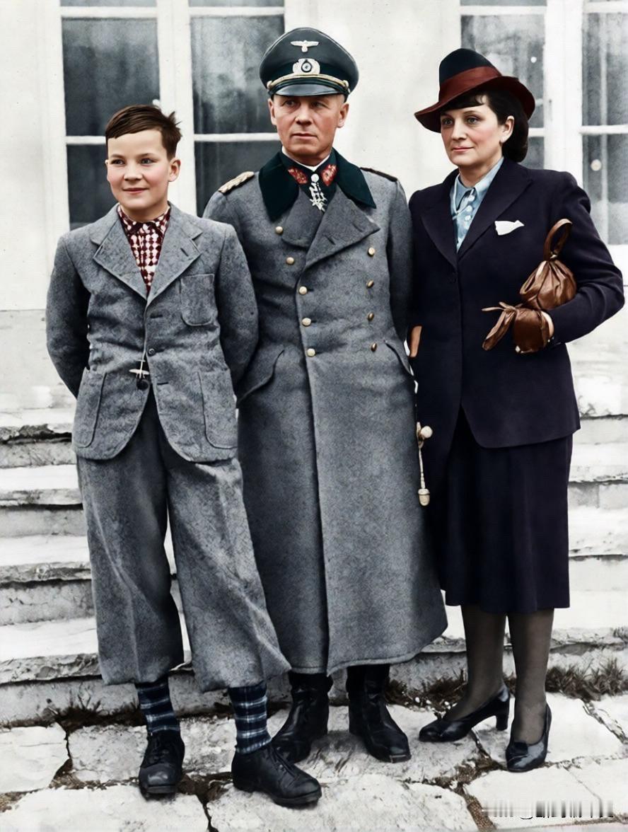 隆美尔一家。露西·莫琳1916年与隆美尔结婚，隆美尔对她一往情深，即使在北非作战