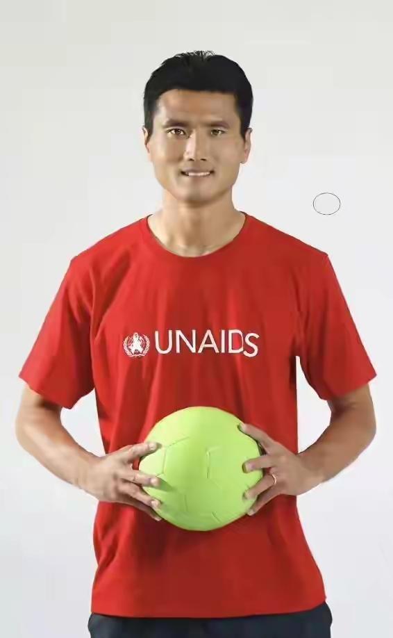 国家体育总局已经批准邵佳一为中国男足主教练。球迷期待他带领男足走出低谷。对邵