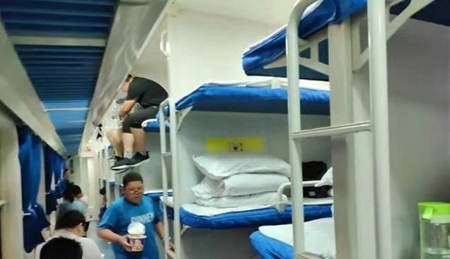 前两天在火车上，有一个阿姨问我，她上铺换我下铺可以吗？首先阿姨的态度非常好，问我