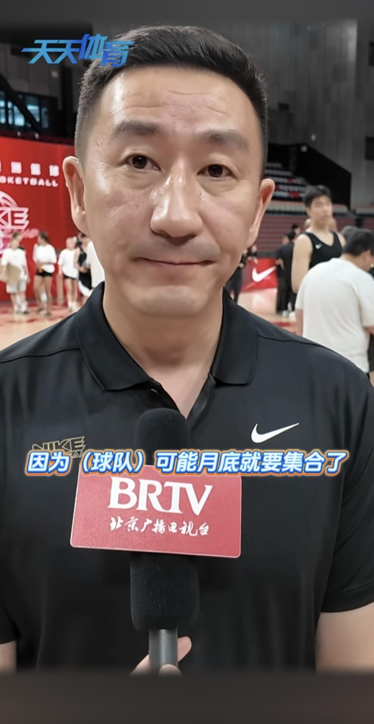 张云松总经理说，大家不要太着急！目前北京男篮到了月底，才能陆陆续续地集中开始训练