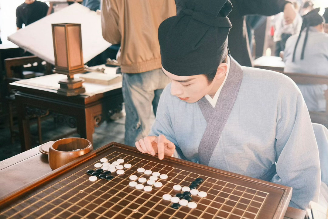 辛云来的汪大夏绝对反差感谁能拒绝辛云来的双面人设！前世汪督公素绢擦血的狠戾，今