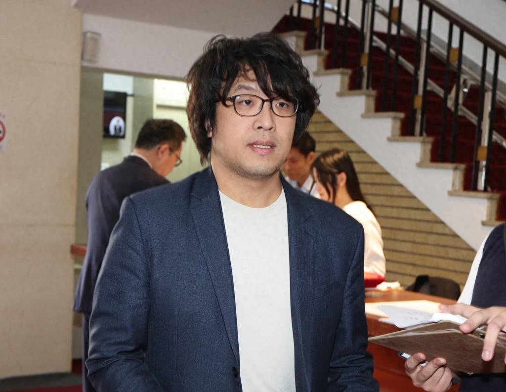 台湾亲绿作家赵晓慧发文吹嘘，她最欣赏沈伯洋的优势是勇于任事以及无所畏惧，台北市是
