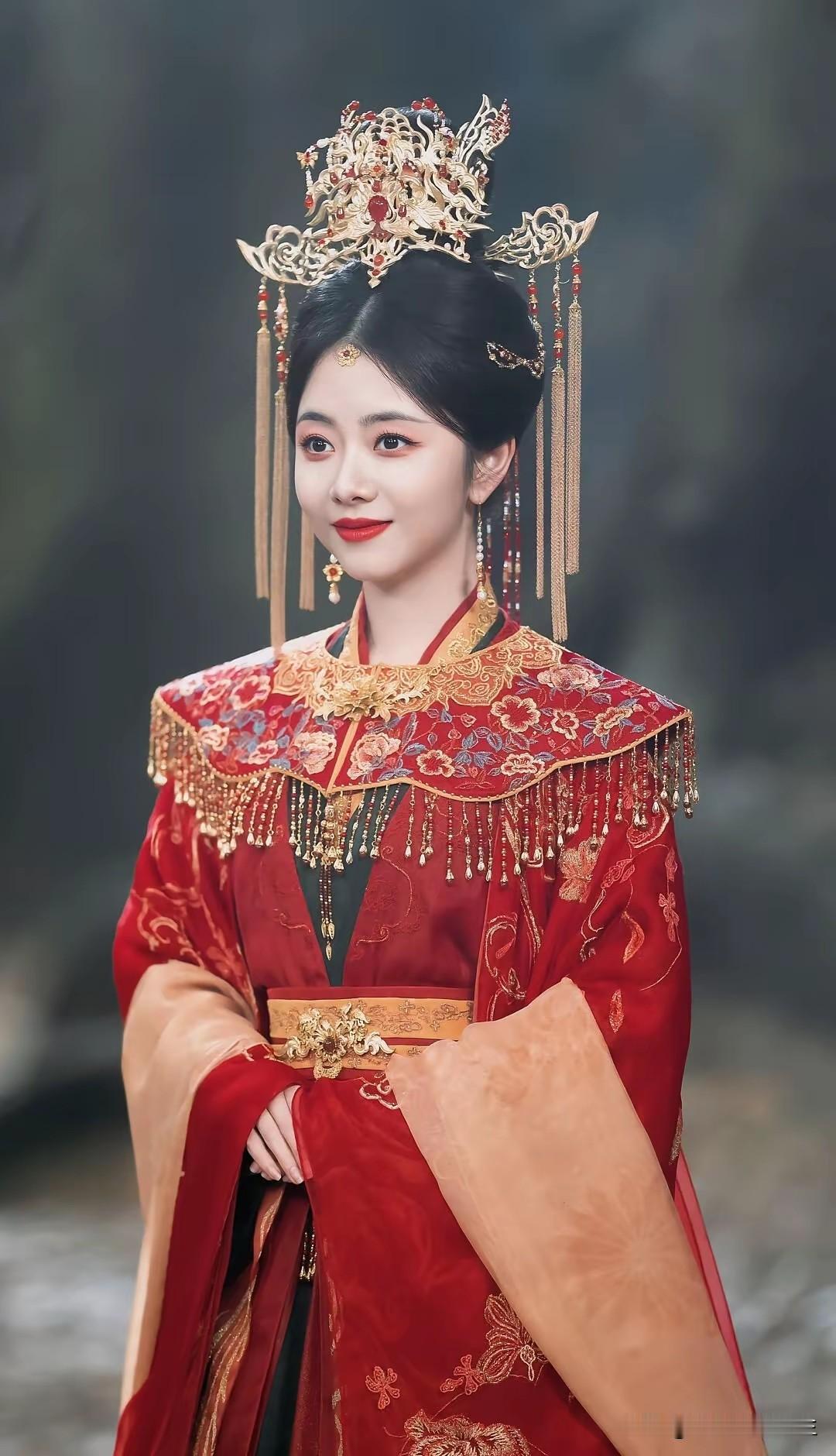 谁懂啊！松韵这双小眼睛在古装里绝了！第一部仙侠剧就美出新高度，岁月好像没在她脸上