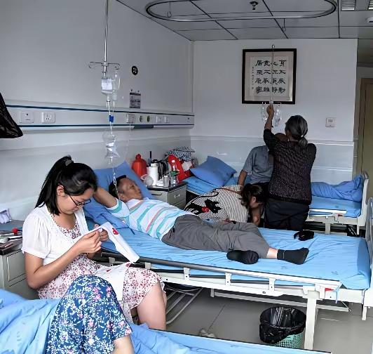 朋友们，不知大家发现没有，就是以前自己身体不舒服，住进了医院，首先告诉自己的父母