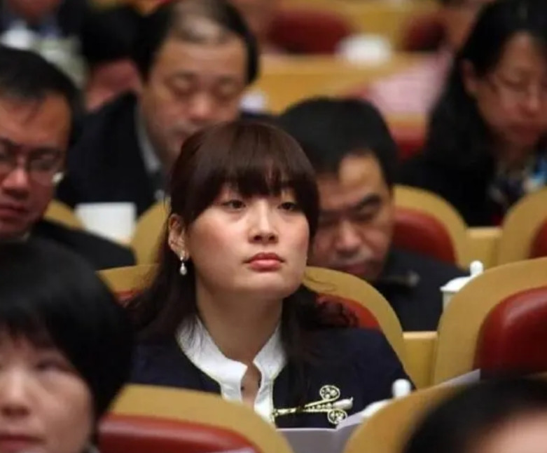 宗馥莉突然冒出来三个同父异母的弟弟妹妹，确实是让人大吃一惊。最让人觉得无法理解