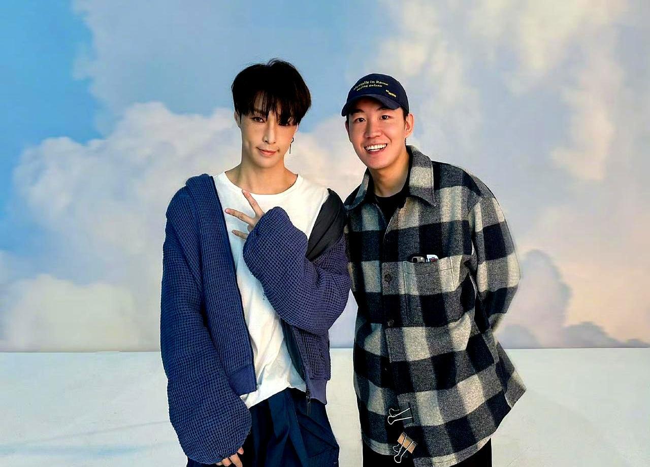 零下三度，乌镇水边冷得透骨。黄磊一眼瞅见张艺兴外套敞着，直接一句“把扣子扣上”。