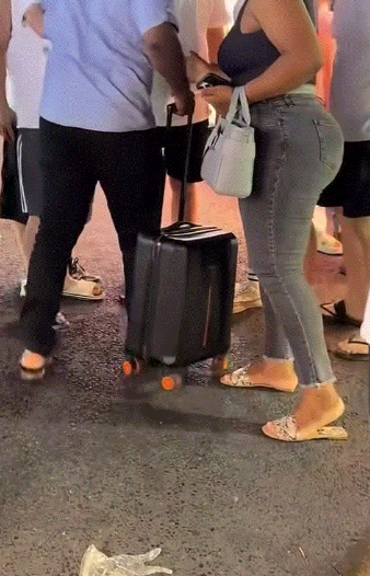 不能惯着！浙江，一对外国夫妻在一家店铺吃了东西后，竟嚣张的想要逃单，老板见状后也