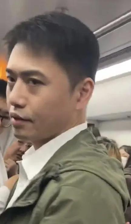 射手男确实胆大，看着斯文儒雅，在上海地铁里，光天化日能干出这种事儿，推测他是个惯
