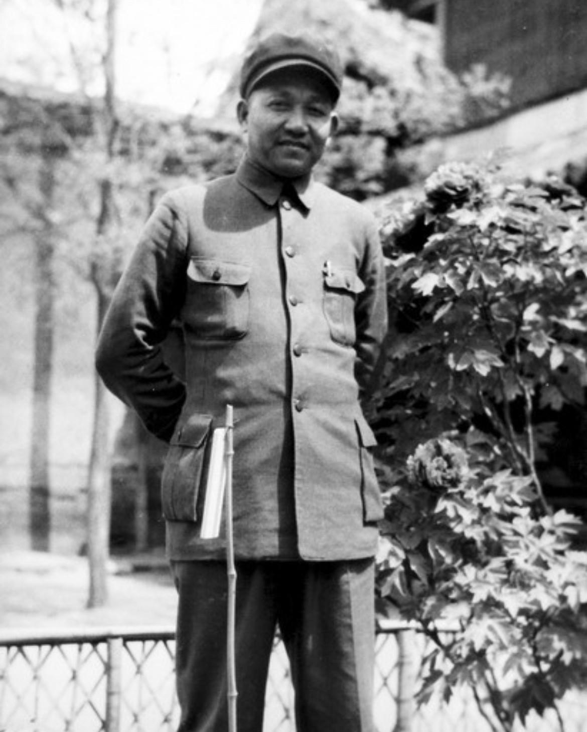 建国后，陈光的老照片。1954年6月7日，一代战将陈光在武汉不幸逝世，时年49岁
