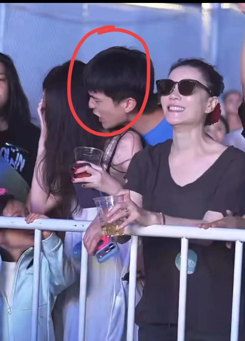 其实明眼人都看出来了，陈粒主动说“没关系，是酒后失态”，不是真的不介意，无非