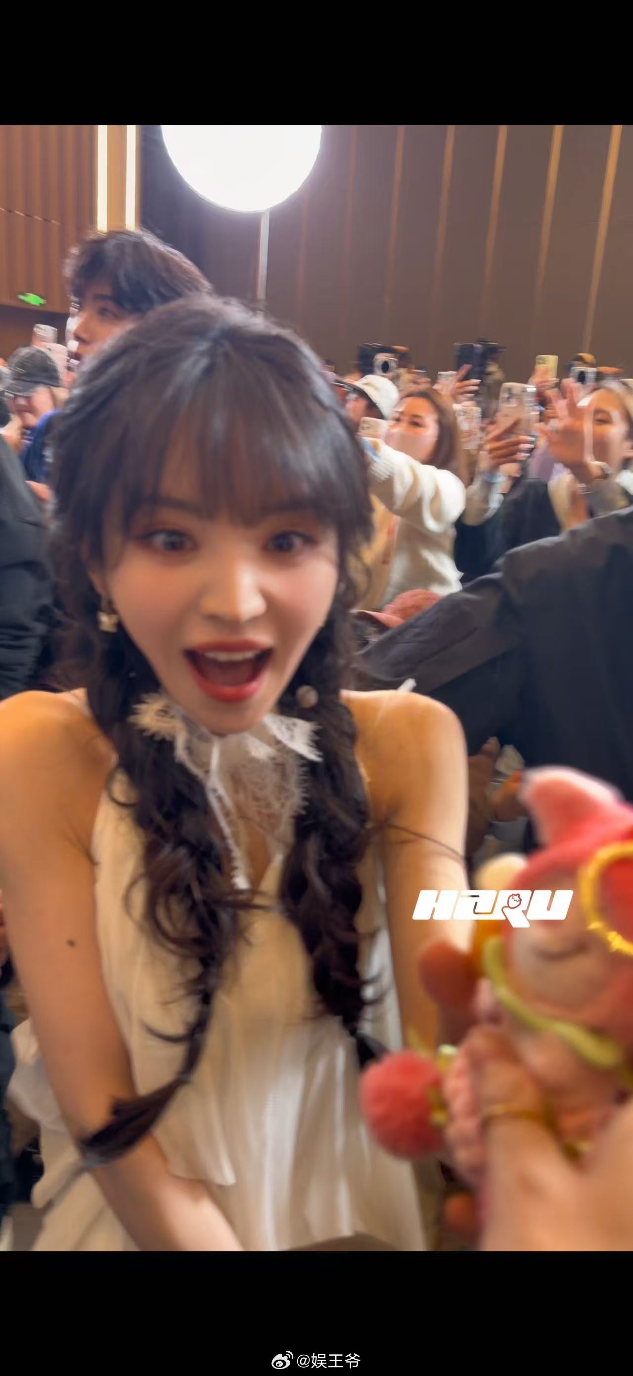 田曦薇收到草莓小猪哈哈哈薇薇怕是都记住你的脸了！！！