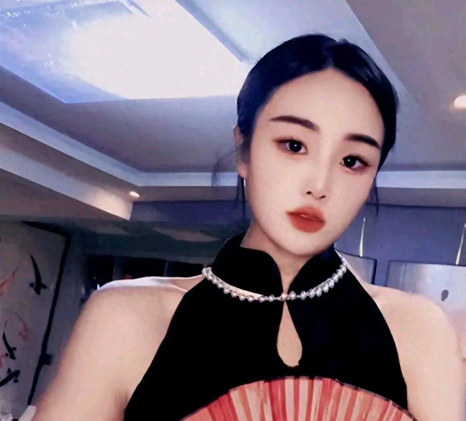 山东42岁女老板大静静去世，日常出行开路虎，本人还开貂衣店大静静在当地小有名气，