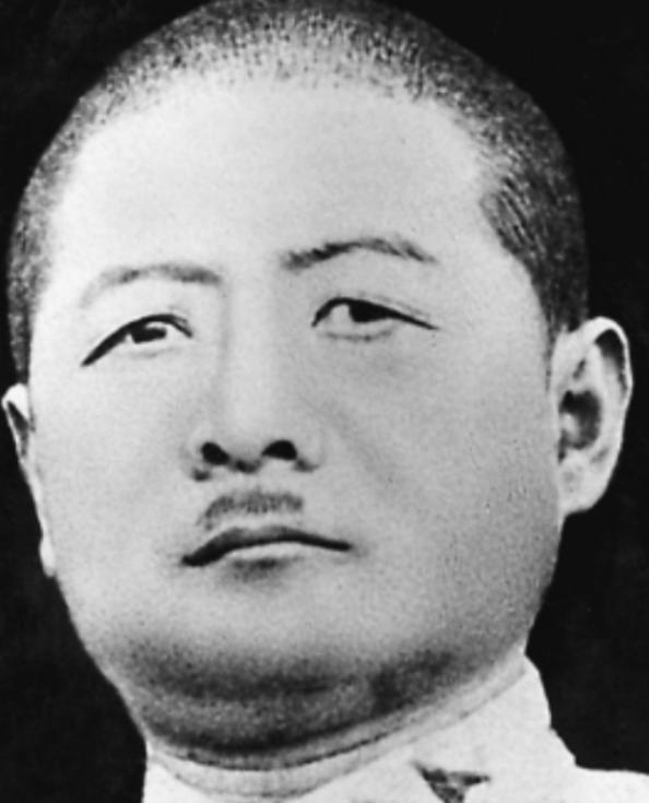 吉鸿昌牺牲后，妻子胡红霞卖掉房子赎回遗体，却发现衣服口袋里有一张小纸条，胡红霞看