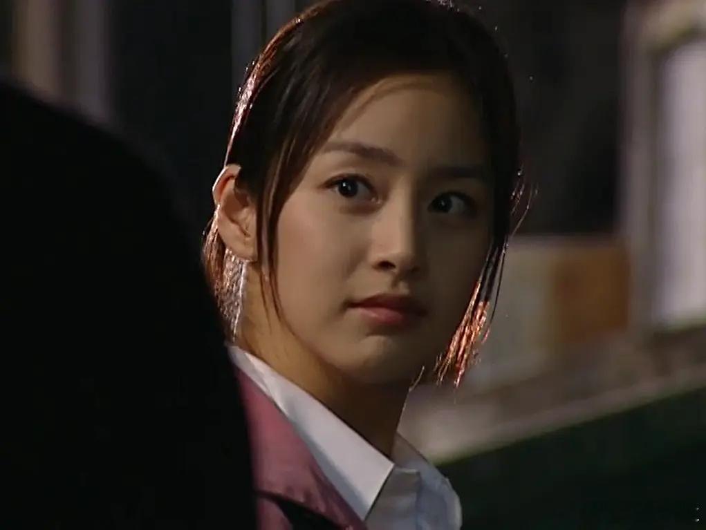 2004真的是韩国女演员乱杀的一年…金泰希《爱在哈佛》宋慧乔《浪漫满屋》林秀晶