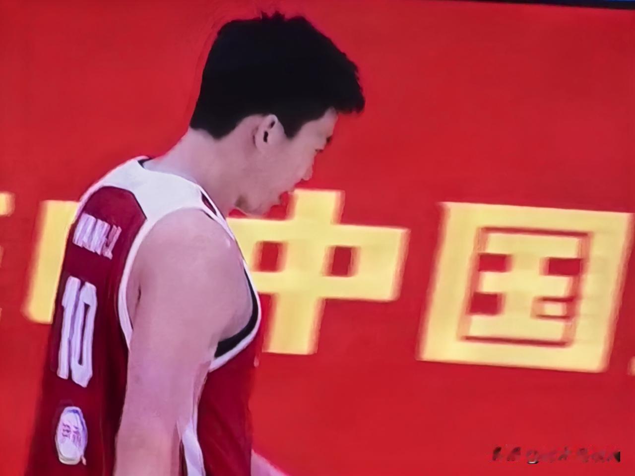 王俊杰会不会走足球归化球员的老路？中国对乌拉圭男篮热身赛第二场，中国队72：9