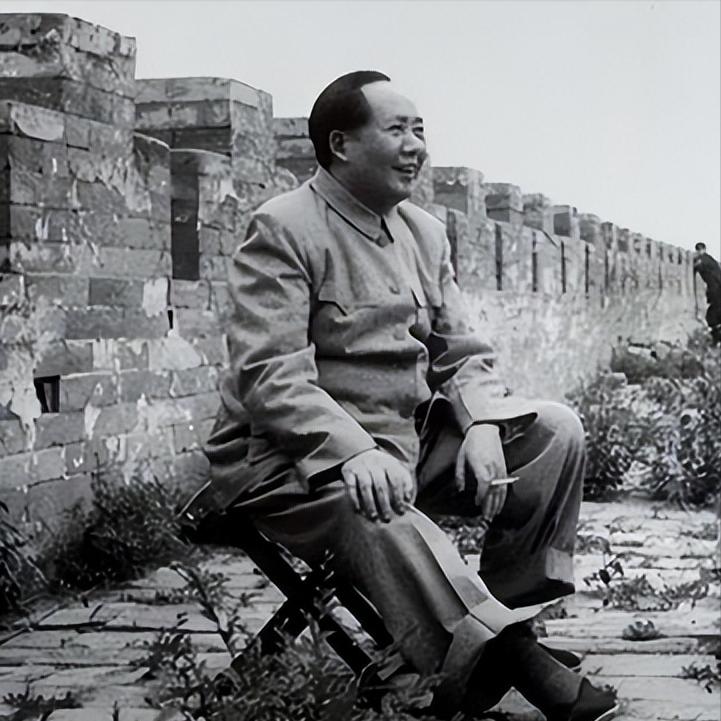 毛主席的喜怒哀愁： 第一：听相声哈哈大笑 1949年上半年，北平刚刚解放