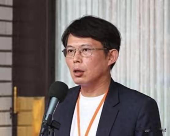 不要被黄国昌的一句“不排斥访问大陆”所蒙蔽黄国昌，现民众党主席，表示继续