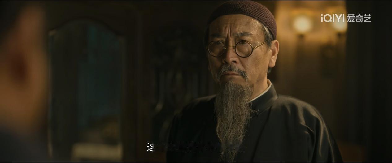 《八千里路云和月》中张老太爷得知桌子上的米是从日本人的店子里买来的，立马就吐出来