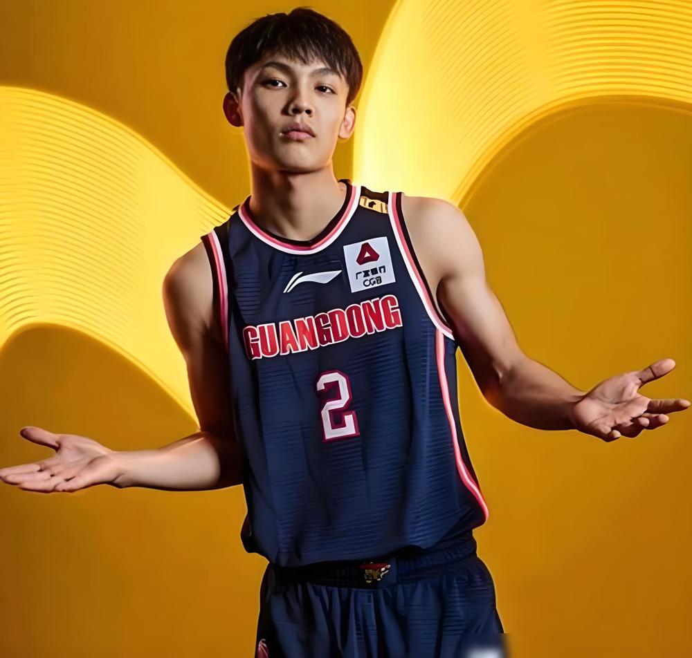 徐杰波澜不惊！​广东男篮取得五连胜后，主力后卫徐杰却被场外因素困扰。​看