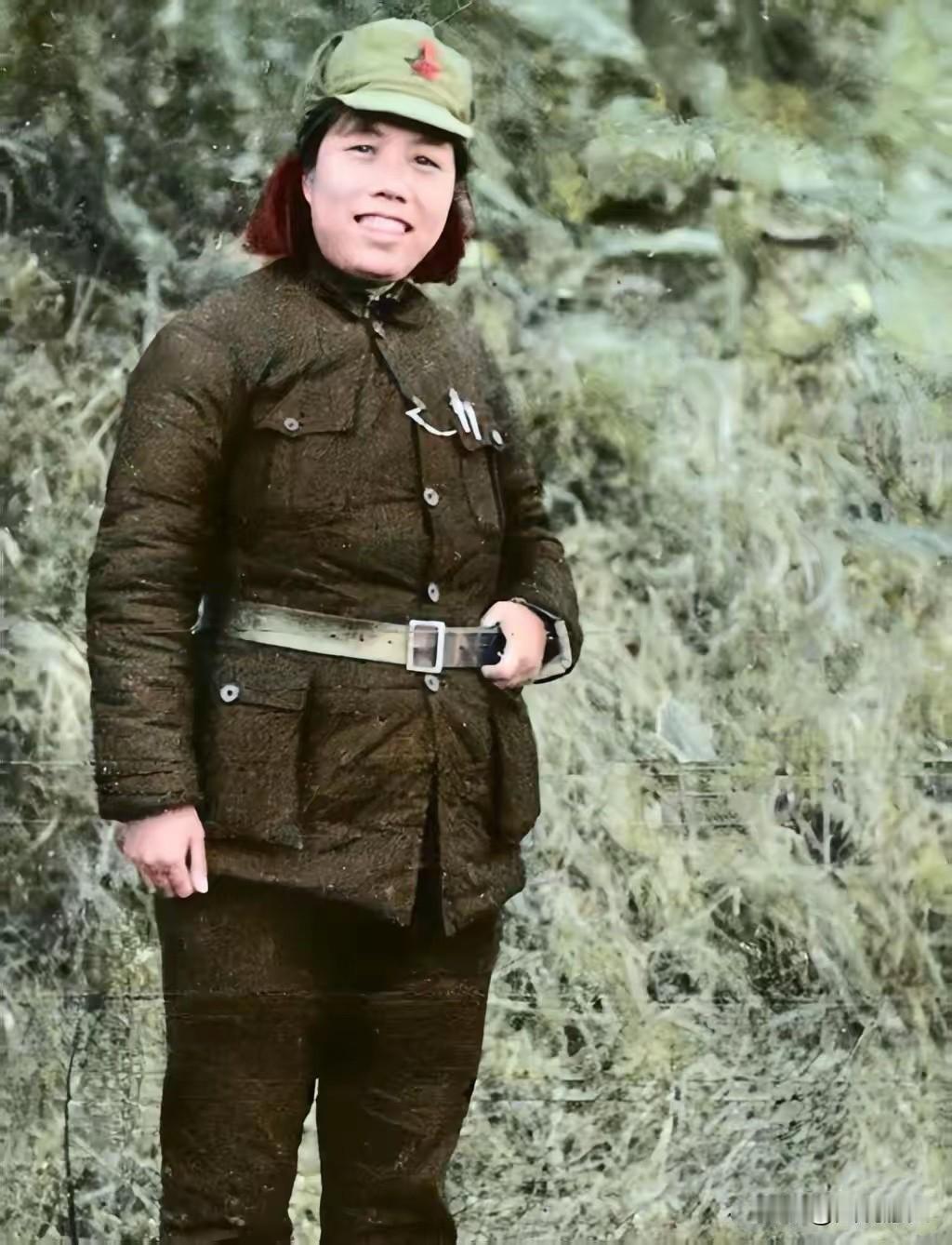 三十年代初期，一位年近30岁的女红军的照片被《党的女儿时代楷模》收录并展览了，