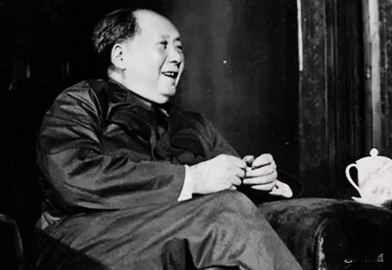 “这饼里放了什么？”1960年除夕，毛主席一个葱花饼刚吃一半，突然脸色大变，吩咐