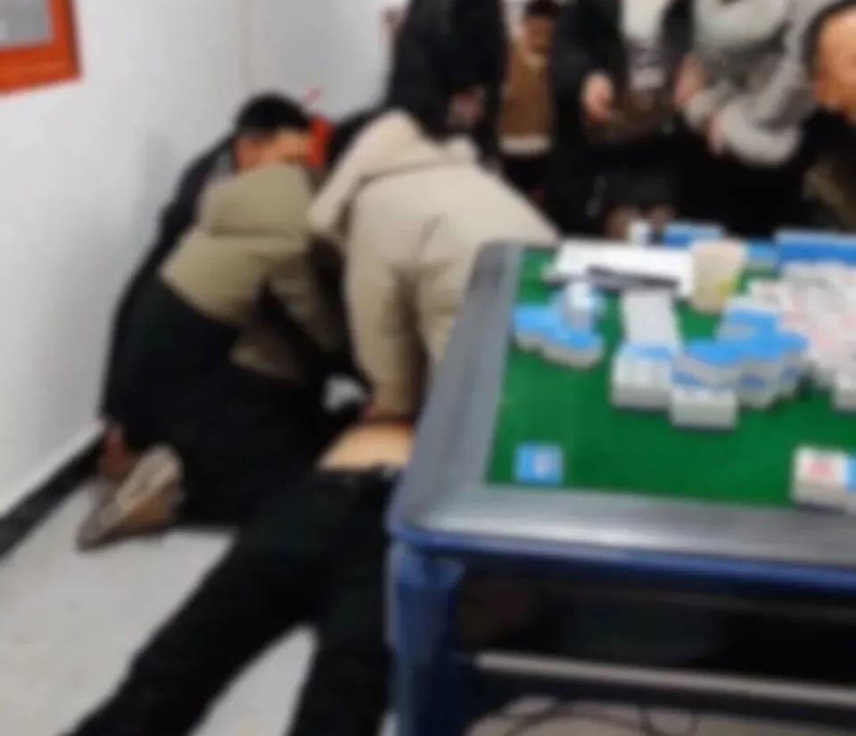 江西南昌，一男子去朋友家打牌，突然，他嘴唇发紫，倒地不起，最终不治身亡，家属认为