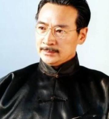 2003年，49岁的寇振海向李婷表白，李婷紧张拒绝：寇老师，你我年龄相差太大，就