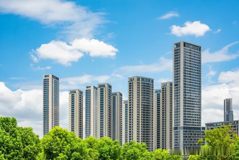 楼市能软着陆，和银行那边帮忙托底也有关系。就像国内这几年银行降低房贷利率，尤其