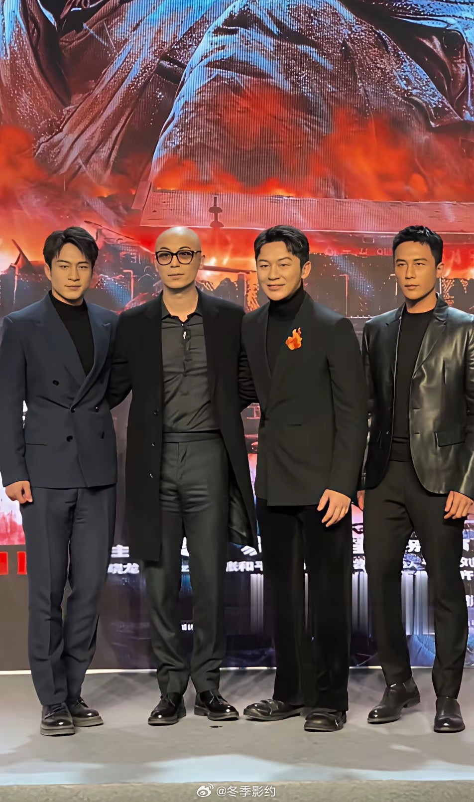 感觉杜淳被孤立了，李晨就不能像朱亚文那样两只手都伸出来左右都揽着？他还向朱亚文那