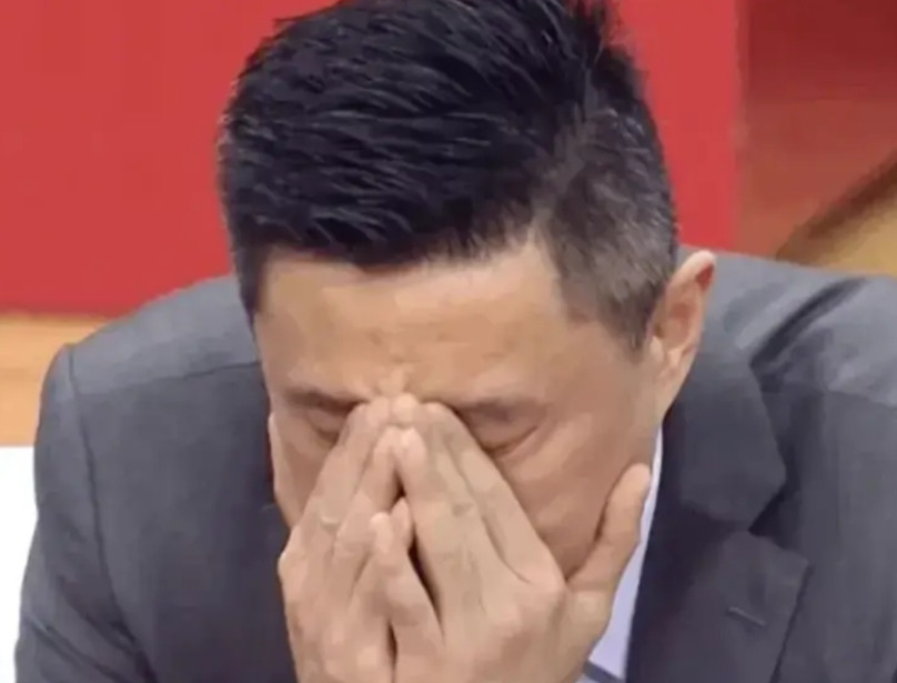 杜锋面临执教生涯最大危机：1.吉伦沃特兴奋剂违规事件。2.徐杰深陷赌球风波。
