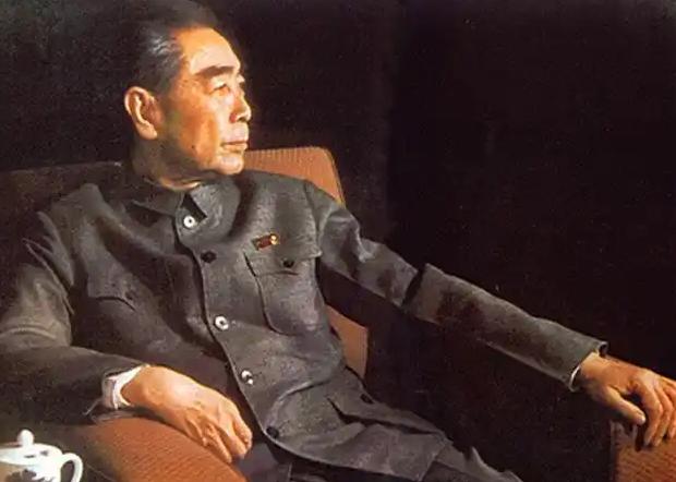 1975年，病重中的周总理突然说：“要是能吃一口桃子就好了！”在场的人听后，都落