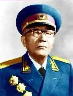 1981年，有人想要否定毛主席，胡乔木提议改称毛主席为毛泽东，黄克诚将军却觉得心