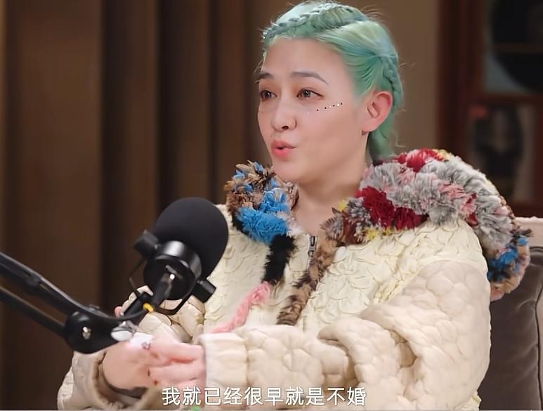 范晓萱说自己很早就是不婚不生主义的人，自己未来一个人会恐惧！范晓萱:“不会质疑