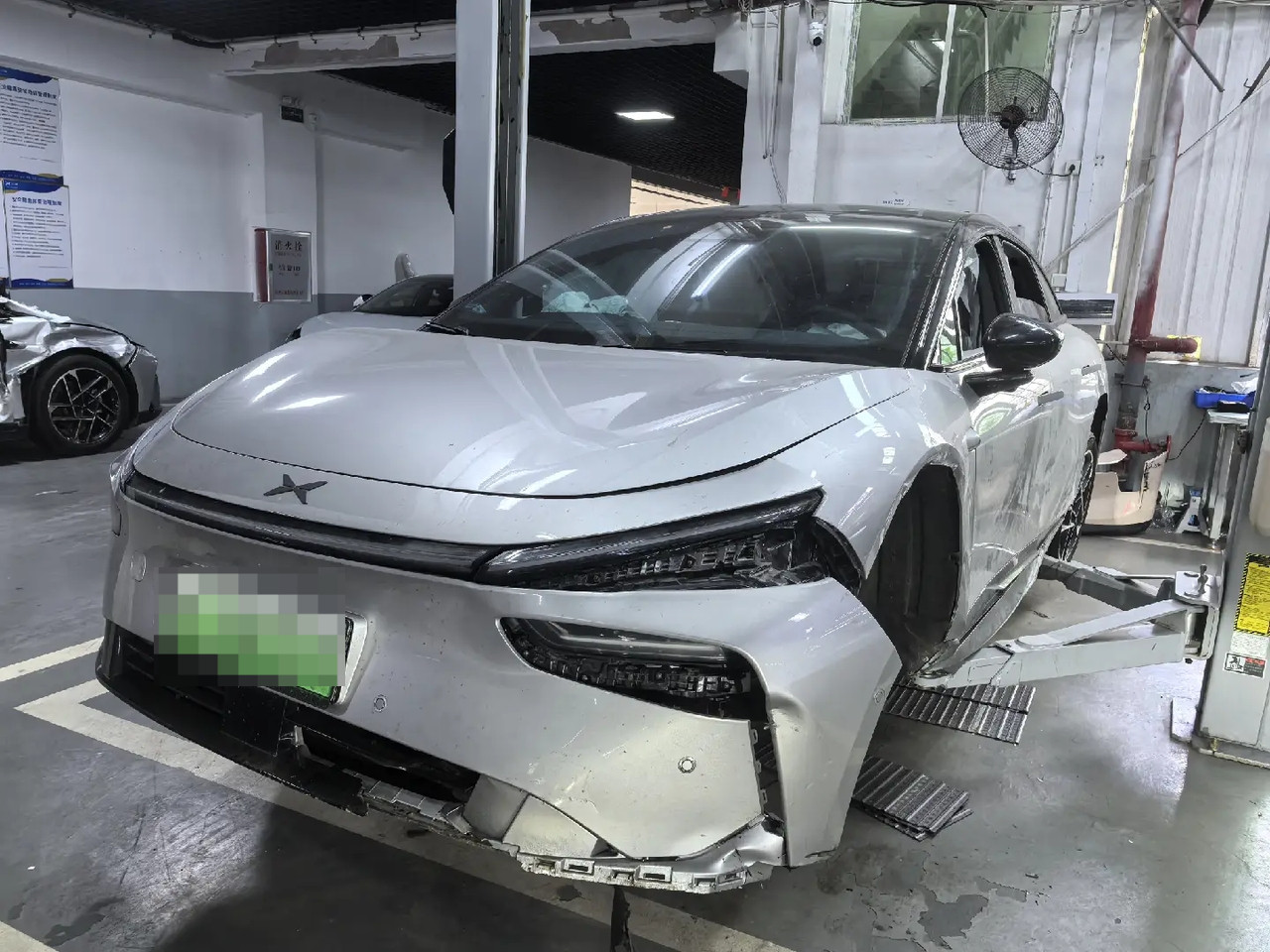 小鹏P7+高速事故36周孕妇毫发无伤我们常说安全才是最大的豪华，小鹏P7+直