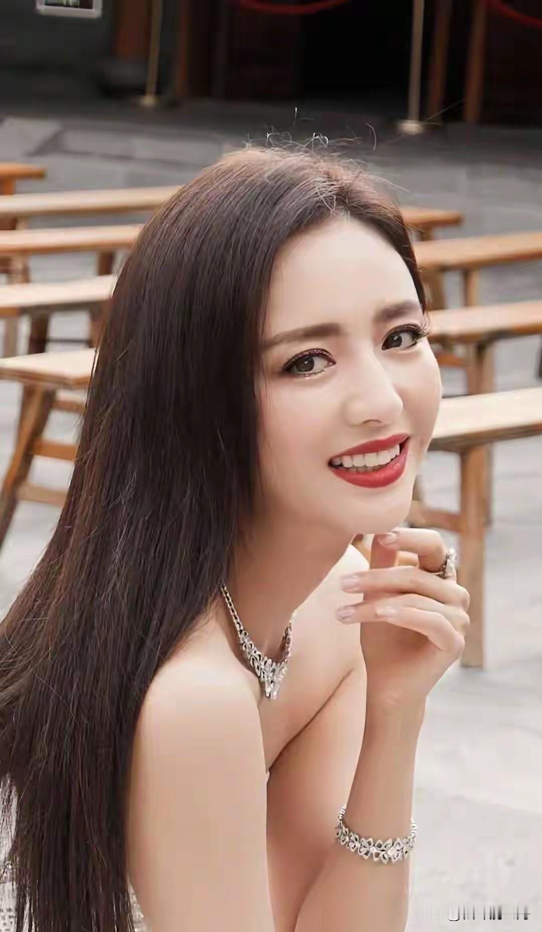 都以为陈思诚瞎了眼，放着丫丫不要，找个小21岁的阮巨。我告诉你，他比谁都精。