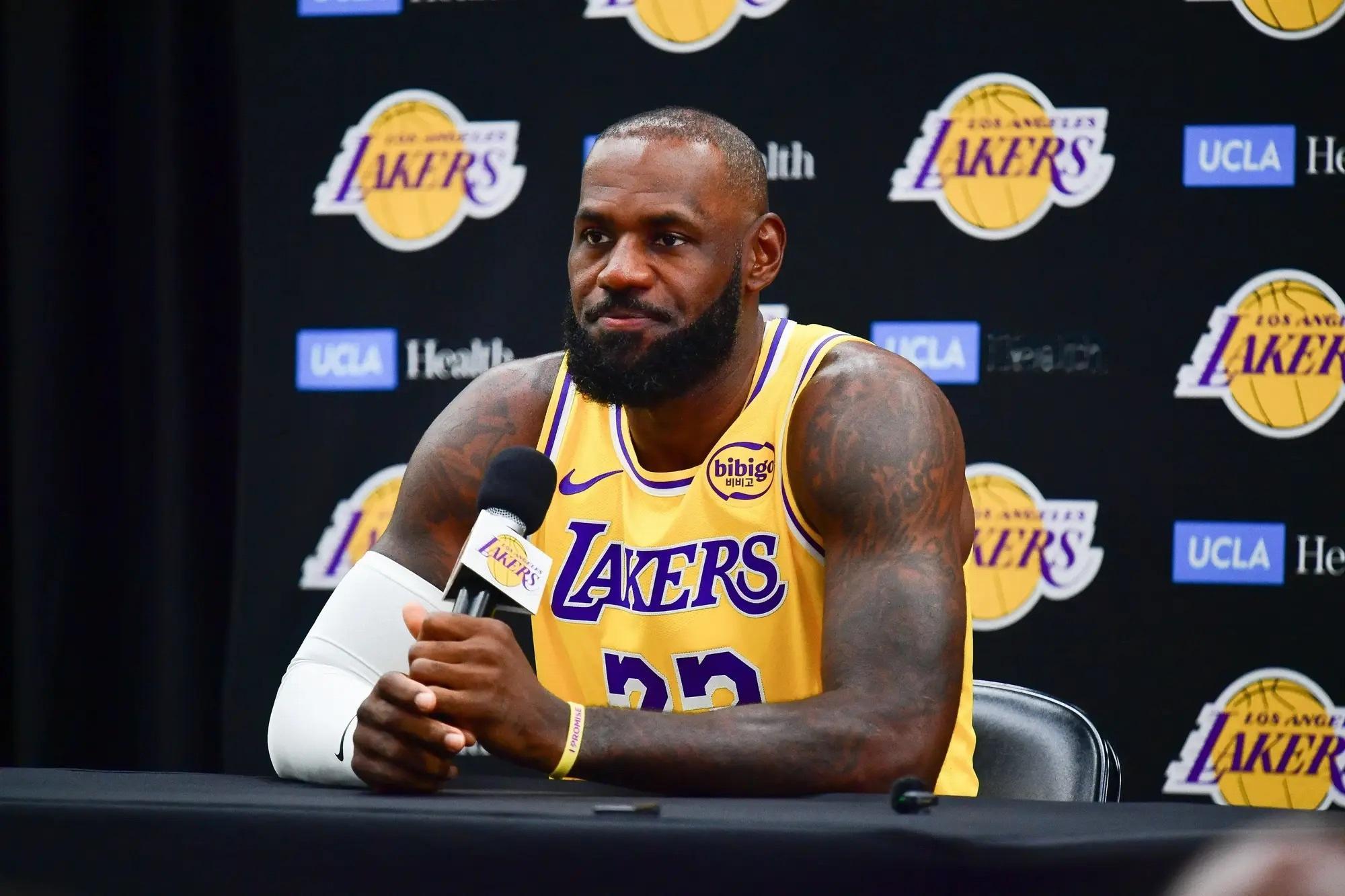 ESPN：湖人与詹姆斯团队完成初步接触，未获回归承诺&未谈具体薪资。近日，E