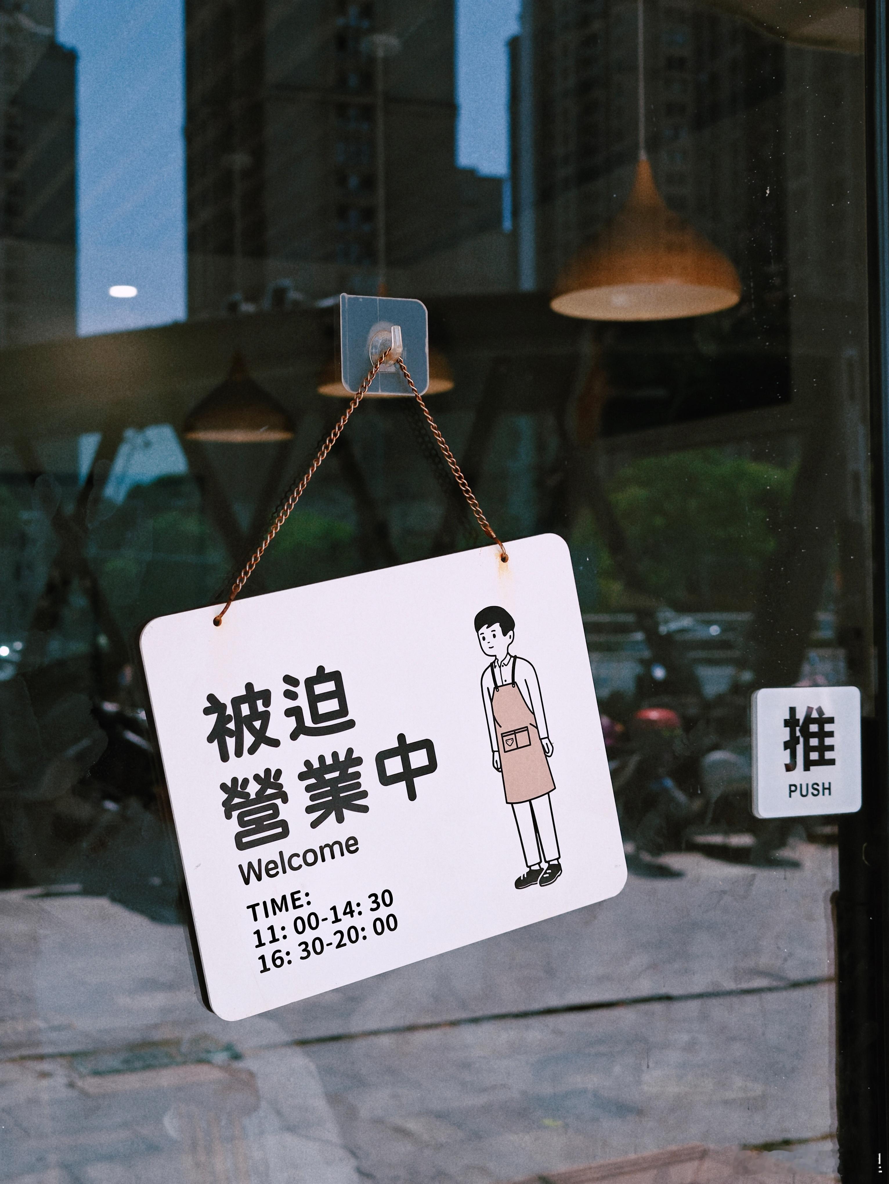 在家附近发现一个好吃的卤肉饭小店，其实菜单很简单主要就是卤肉饭和一些小食，原来以