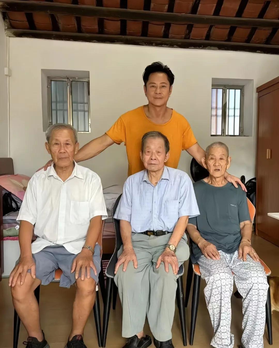 蔡一杰脑癌扩散！59岁频繁回内地农村老家，重温童年时光近日，草蜢组合成员蔡一杰