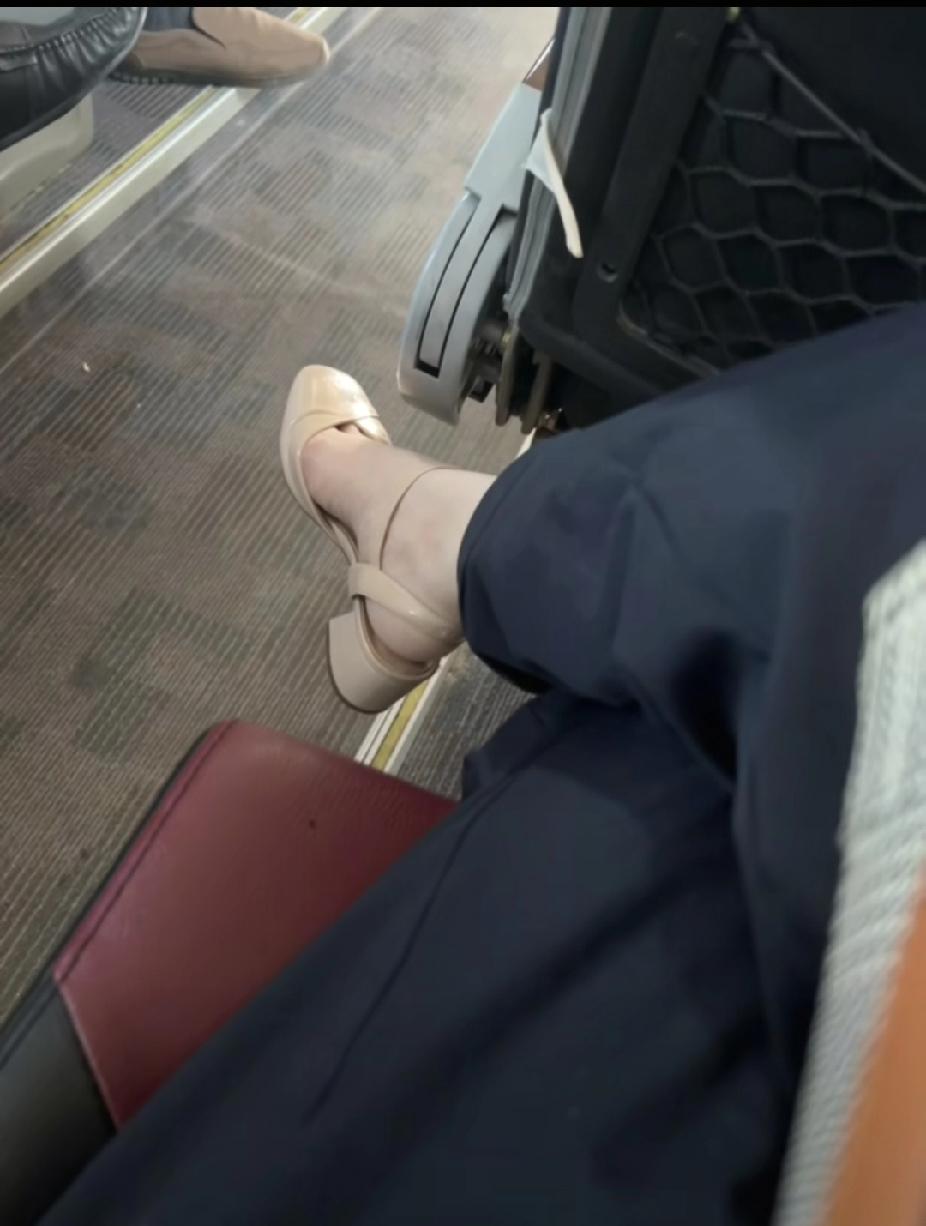 别高估男人的忠诚，闺蜜用3件小事，锤死了老公的出轨我问闺蜜：“你怎么知道你老