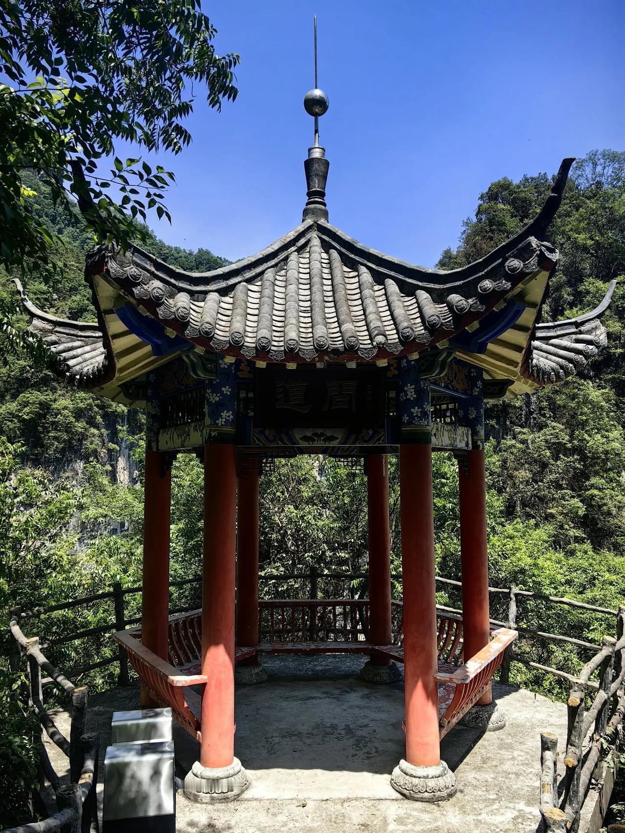 今日游方山，进入问道亭，突然想到一副对联：问道亭里问道人，方山之中寻方圆。