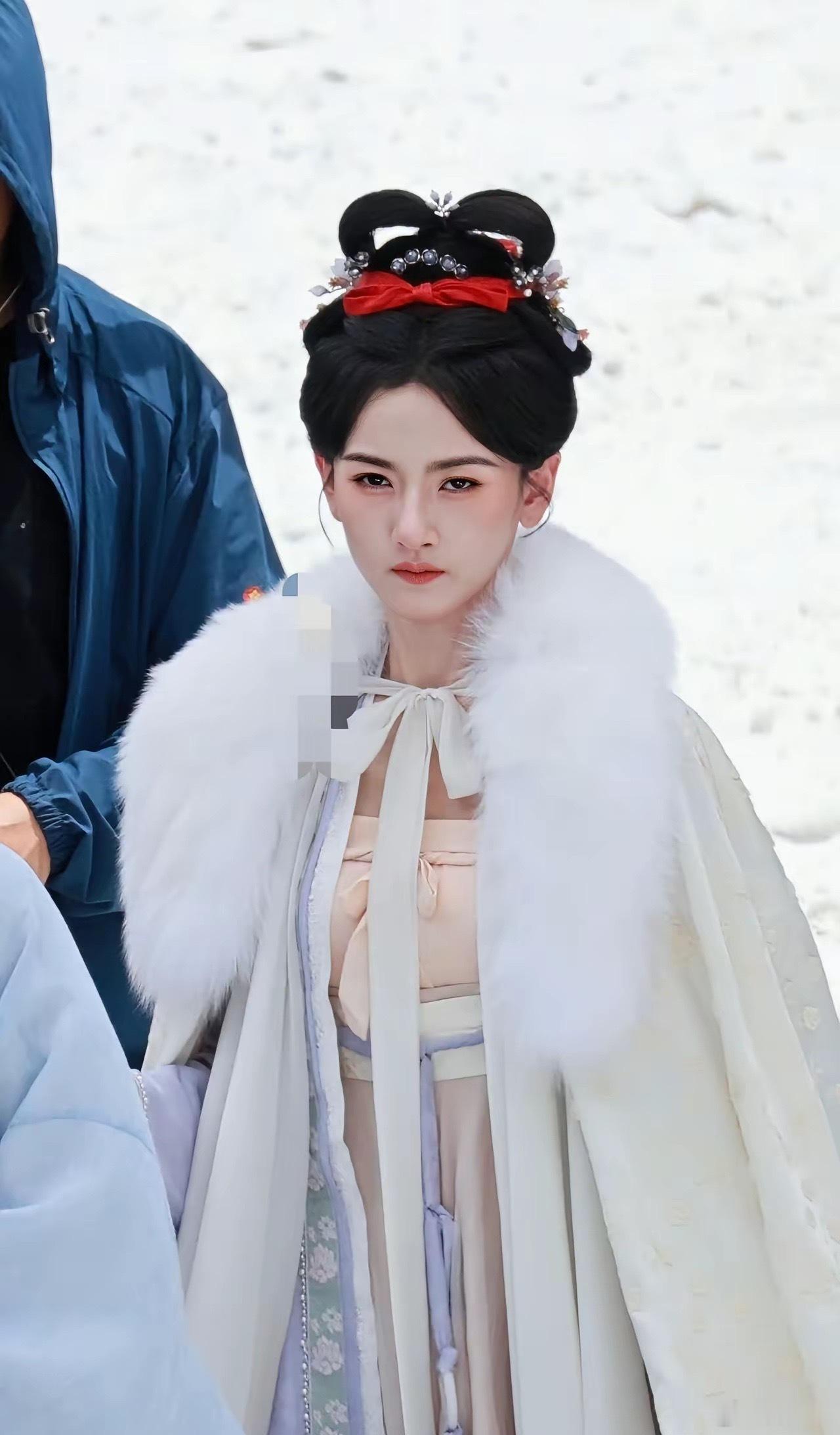 田曦薇下部戏仍锁定古装，业内传她与宋祖儿项目对调——田曦薇接下古装大剧《大唐辟珠