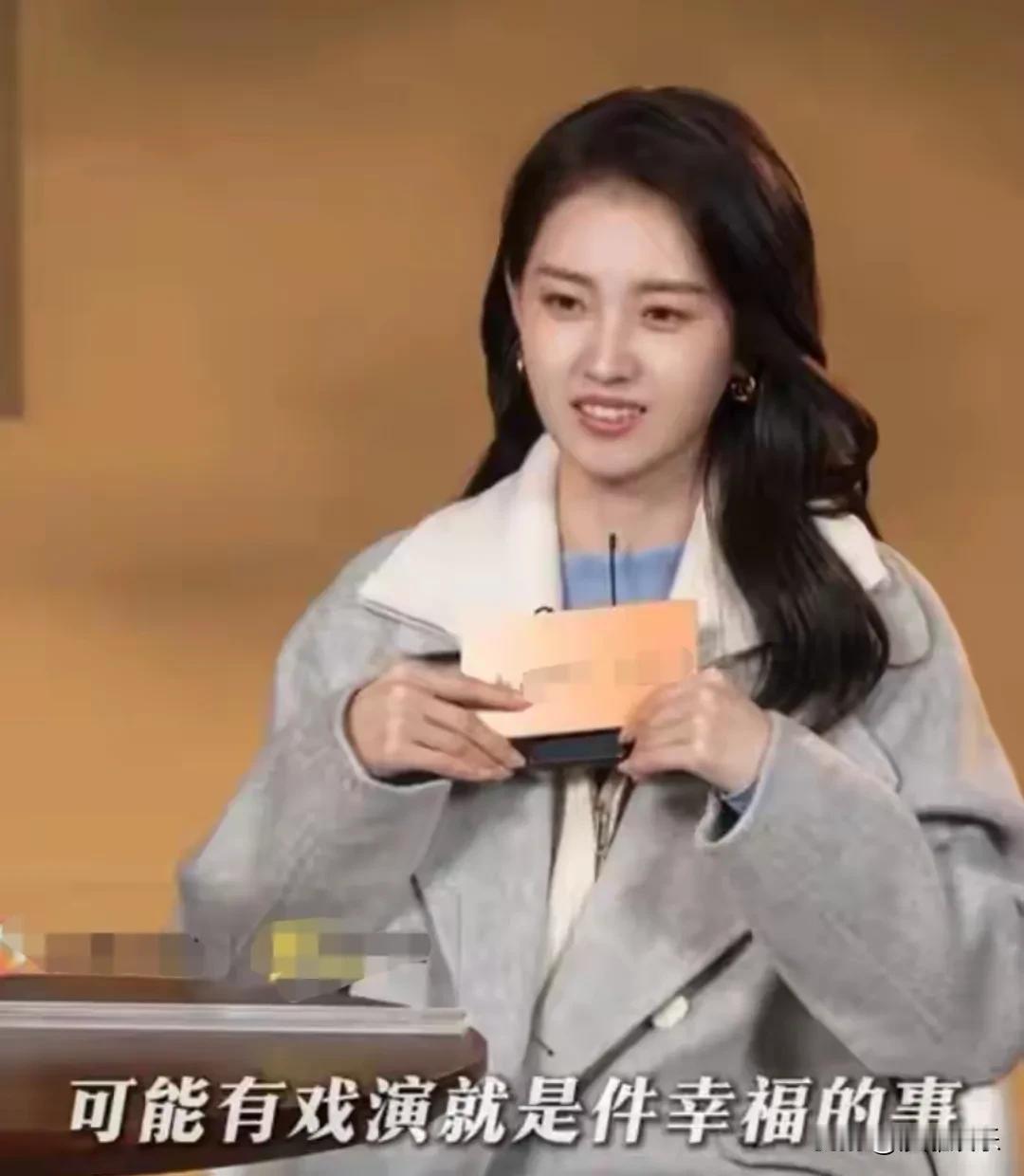 说真的，郭宇欣这事让我挺感慨。换别人爆火，恨不得一天接十部戏。她倒好，红了反