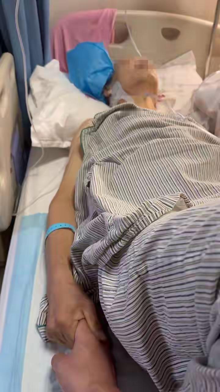 重庆，一名60岁老人做胆结石切除手术，术中清点发现医用橡胶T管去向不明，