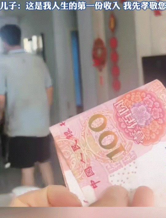 河南开封，一名19岁男生高考结束后，选择到建筑工地搬运钢筋，希望在上大学前攒些钱
